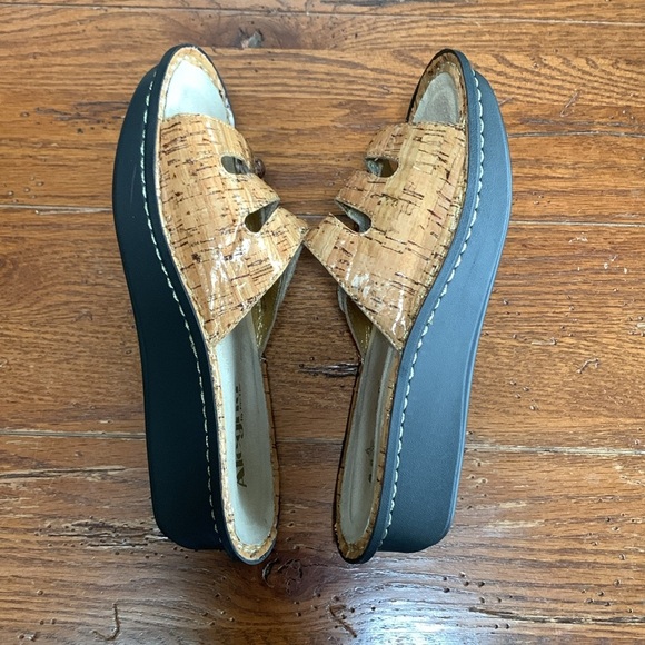 Alegria Fiona Sandals Women’s Patent Leather Tan Cork Print Platform Size 38 - Picture 3 of 14